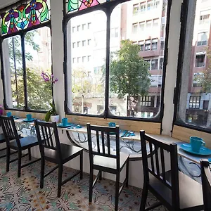 Alojamento de Acomodação e Pequeno-almoço Bed In, Girona